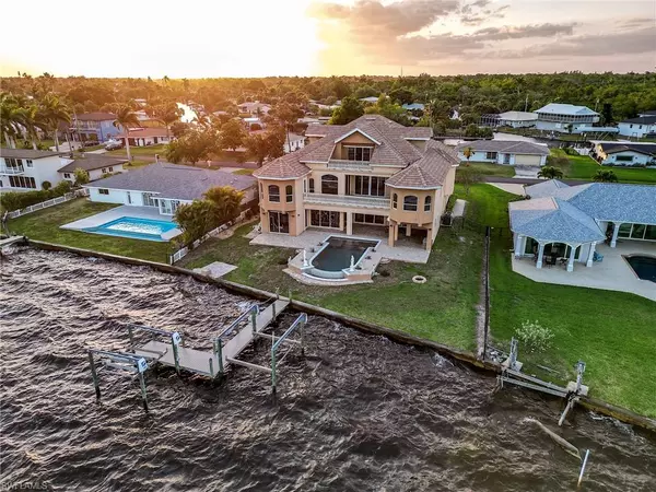 North Fort Myers, FL 33917,123 E North Shore AVE