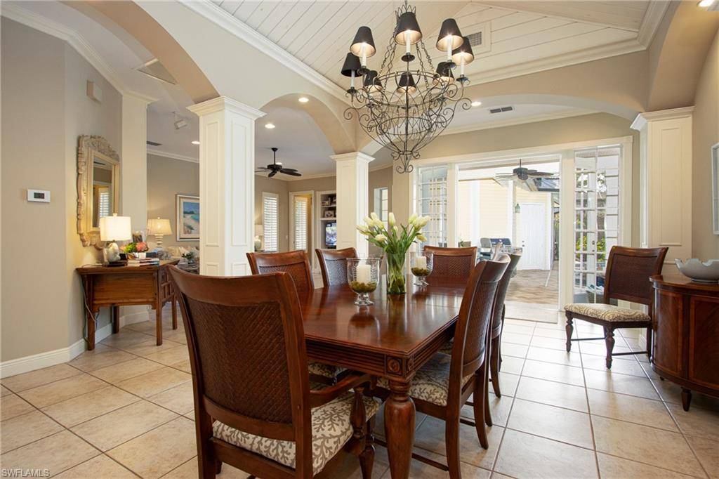 Naples, FL 34102,476 1st AVE N