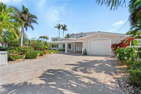 Fort Myers Beach, FL 33931,490 Randy LN