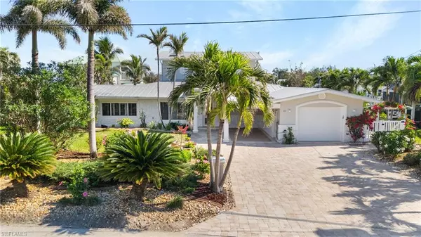 Fort Myers Beach, FL 33931,490 Randy LN