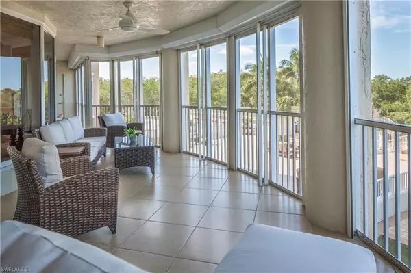 Naples, FL 34108,8111 Bay Colony DR #103