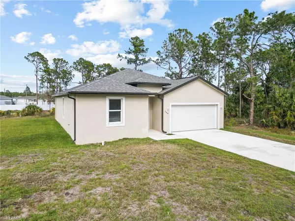 Lehigh Acres, FL 33972,566 Woodview DR