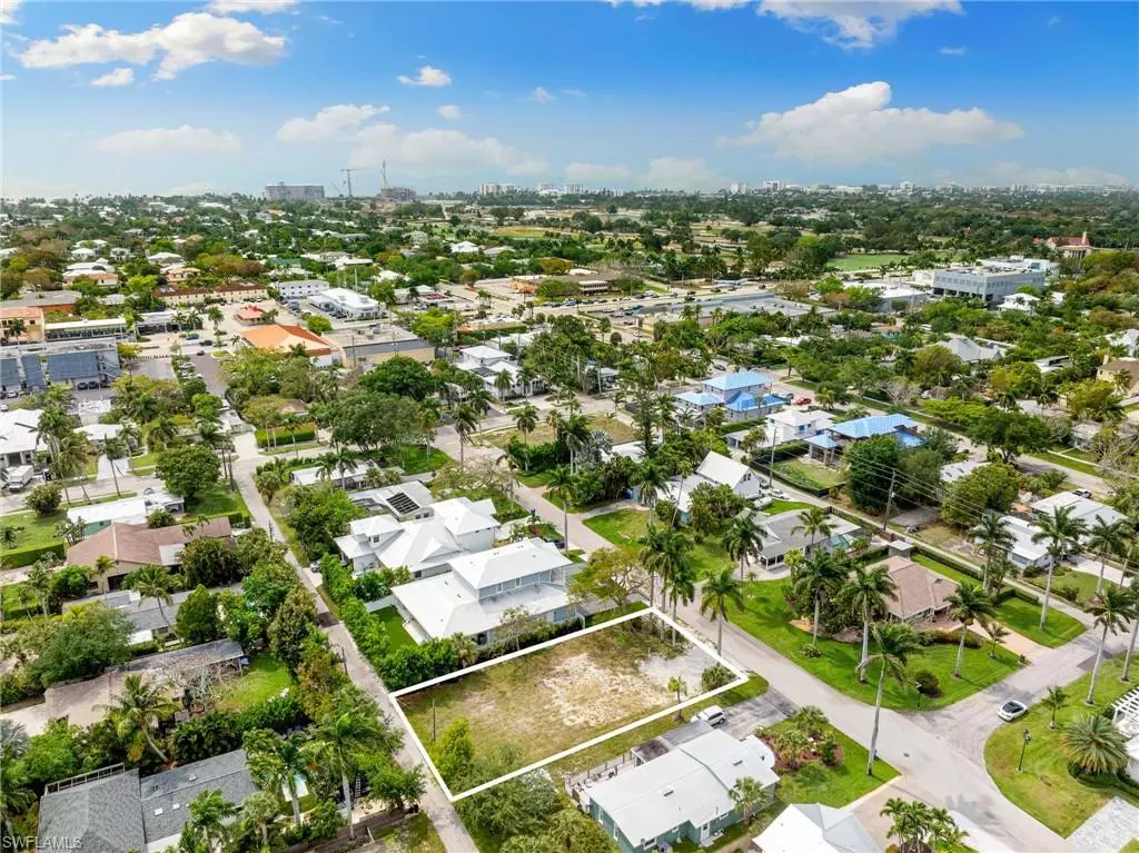 Naples, FL 34102,1084 Broad AVE N