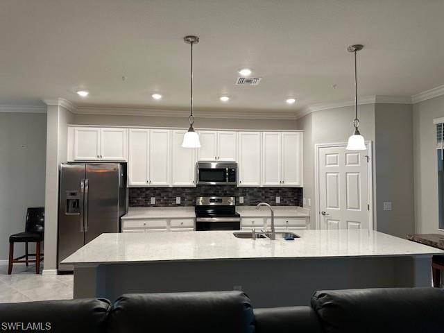 Fort Myers, FL 33913,12048 HAWTHORN LAKE DR #201