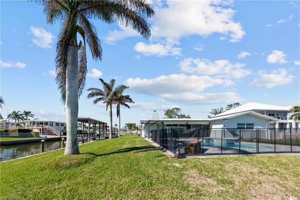 5596 Avenida Pescadora, Fort Myers Beach, FL 33931