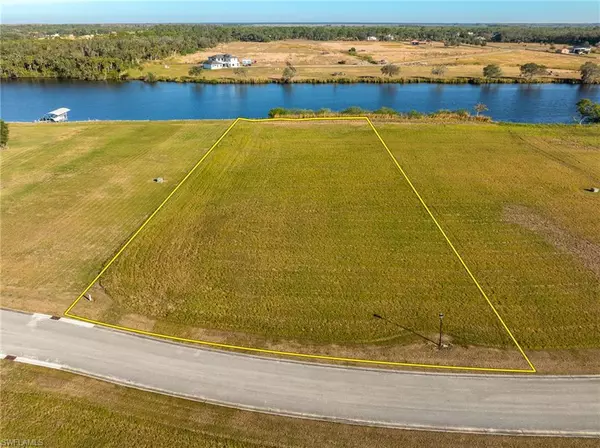 Alva, FL 33920,22737 Yellow Button LN