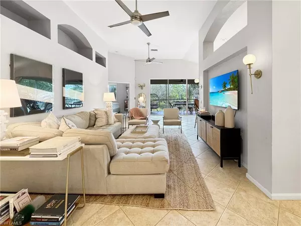 Naples, FL 34109,7134 Blue Juniper CT #202