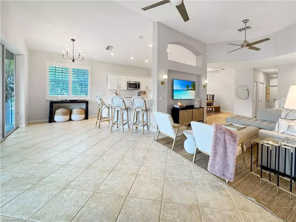 Naples, FL 34109,7134 Blue Juniper CT #202