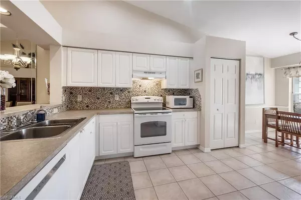 1765 Royal CIR #1501, Naples, FL 34112