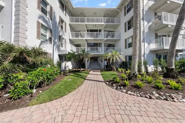 Naples, FL 34103,2800 Gulf Shore BLVD N #204