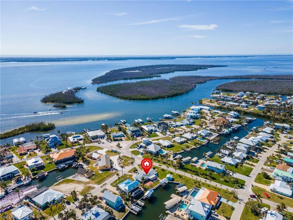 3678 Rita LN, St. James City, FL 33956