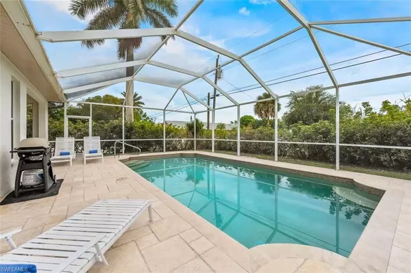 Naples, FL 34108,596 93rd AVE N