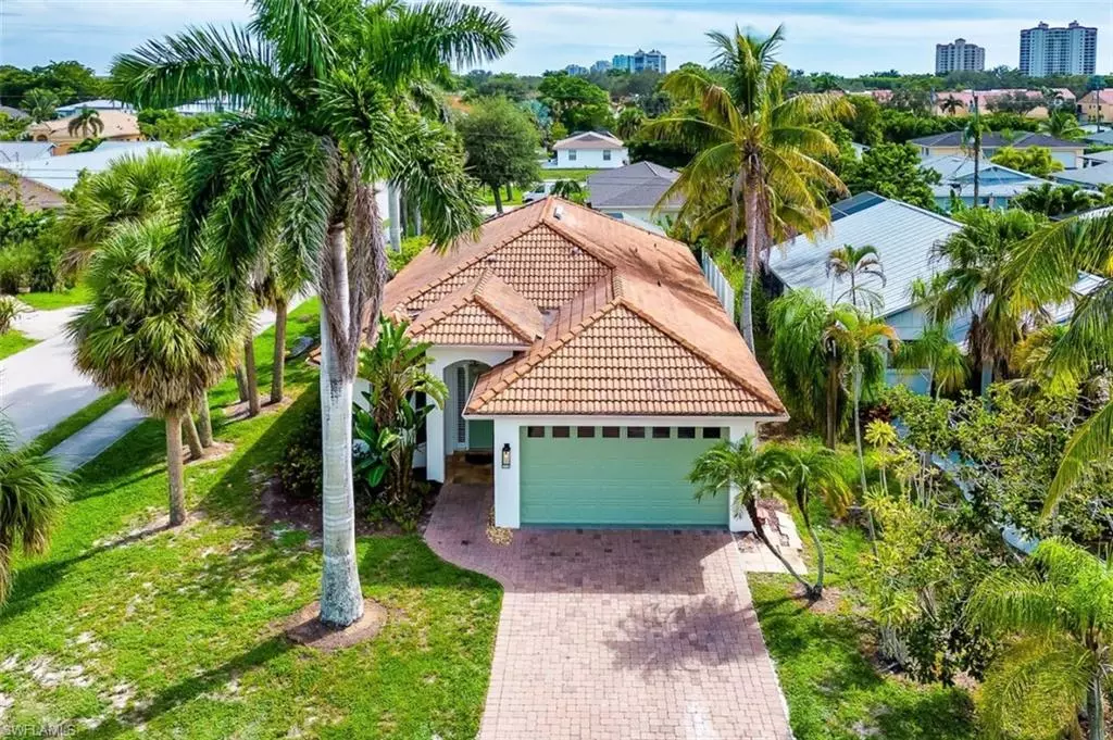 Naples, FL 34108,596 93rd AVE N