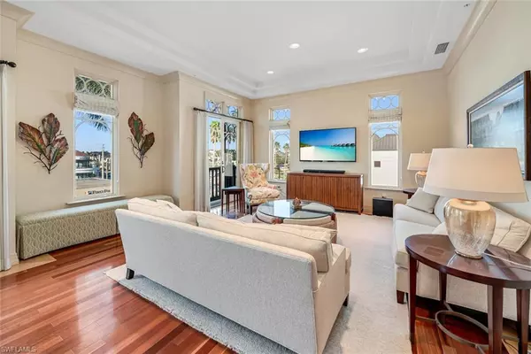 Naples, FL 34102,868 5th AVE S #3A