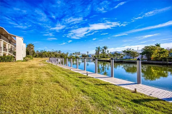 1250 Tennisplace CT #C31, Sanibel, FL 33957