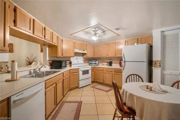 9627 Eaton Gardens LN #205, Fort Myers, FL 33919