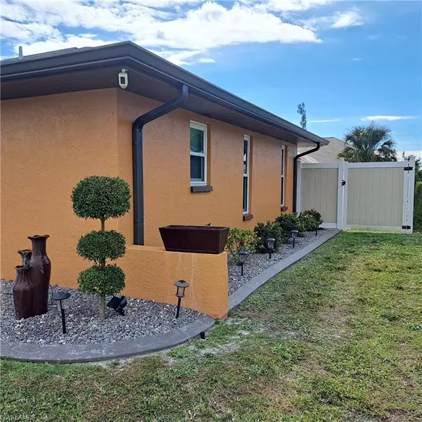 Cape Coral, FL 33991,702 SW 12th ST