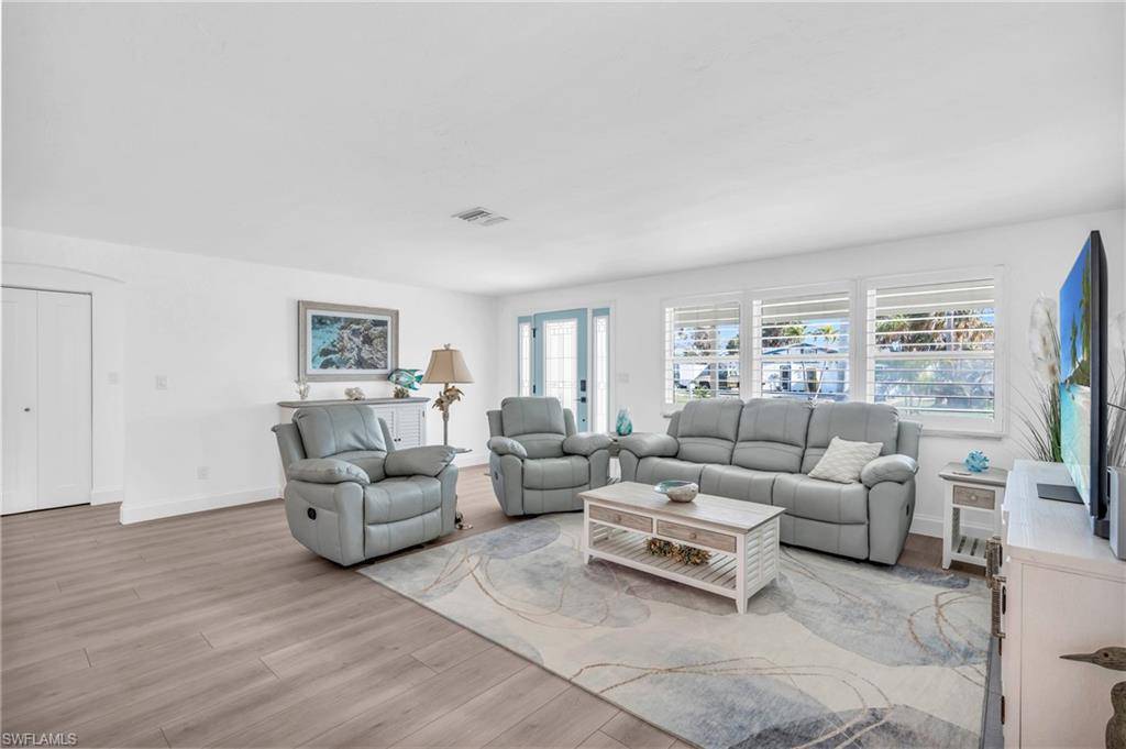 Fort Myers Beach, FL 33931,221 Ibis ST