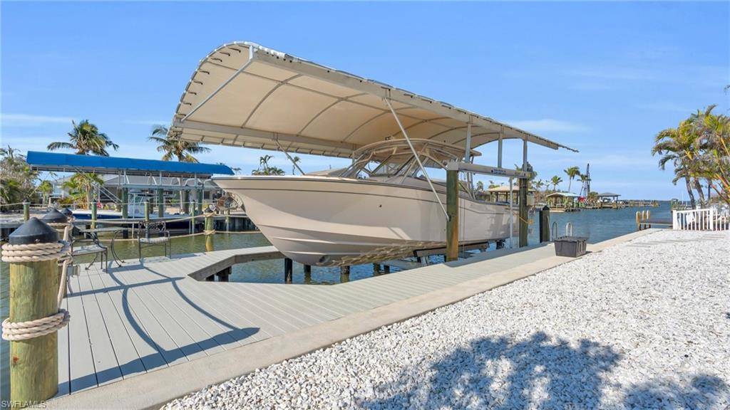 Fort Myers Beach, FL 33931,221 Ibis ST