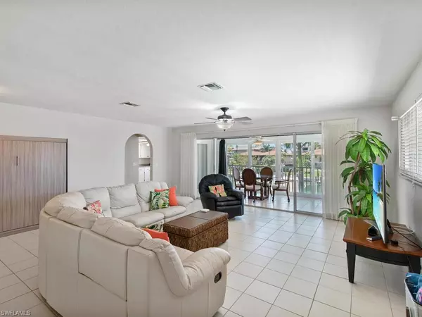 Marco Island, FL 34145,920 Collier CT #A4