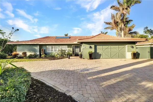 13 Pelican ST W, Naples, FL 34113