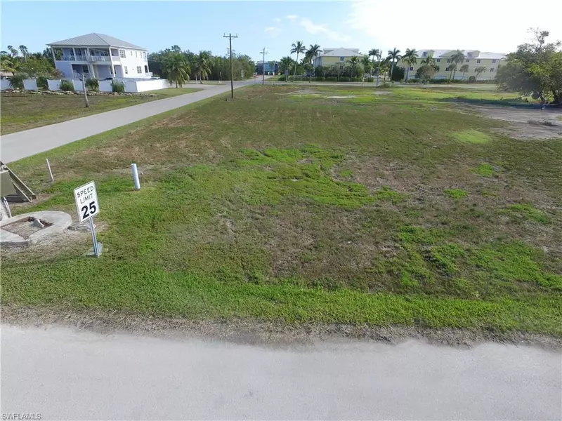 301 Storter AVE S, Everglades City, FL 34139