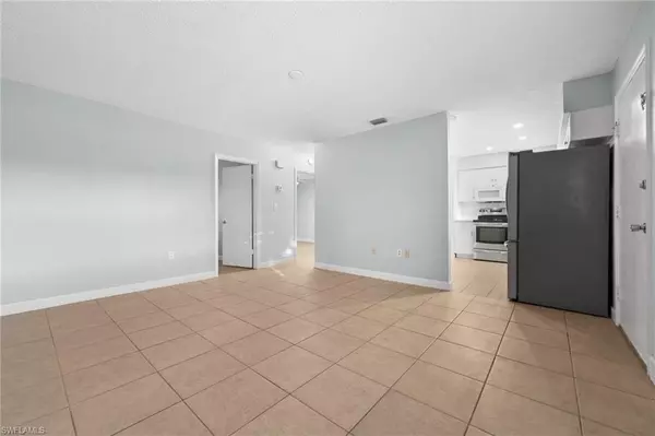 Naples, FL 34105,3325 Airport RD N #J8