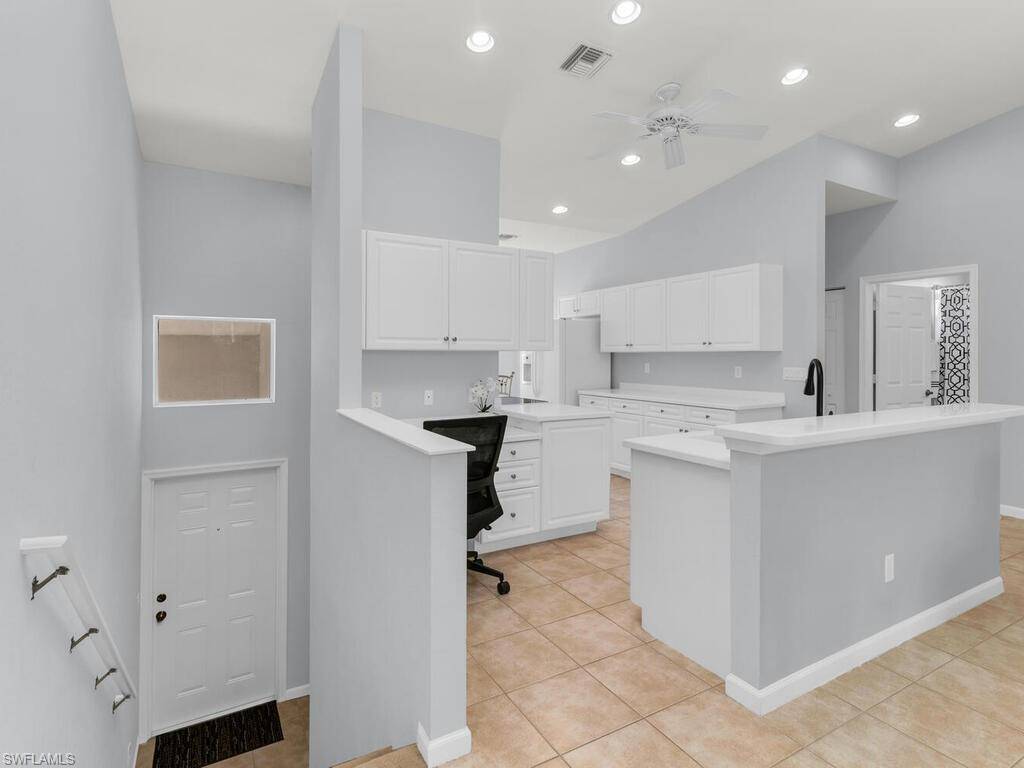 Naples, FL 34114,25050 Peacock LN #201