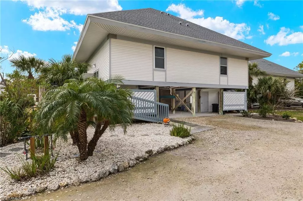 Sanibel, FL 33957,1039 Beach RD #103