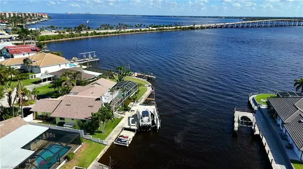 Cape Coral, FL 33904,1746 Sandy CIR