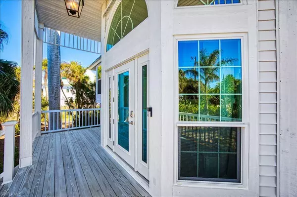 Sanibel, FL 33957,604 Sea Oats DR