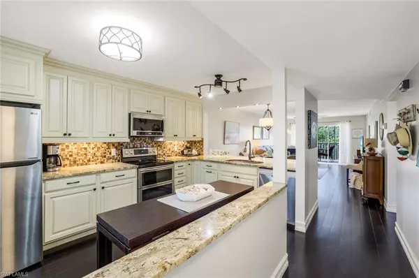 Naples, FL 34112,3061 Sandpiper Bay CIR #J202