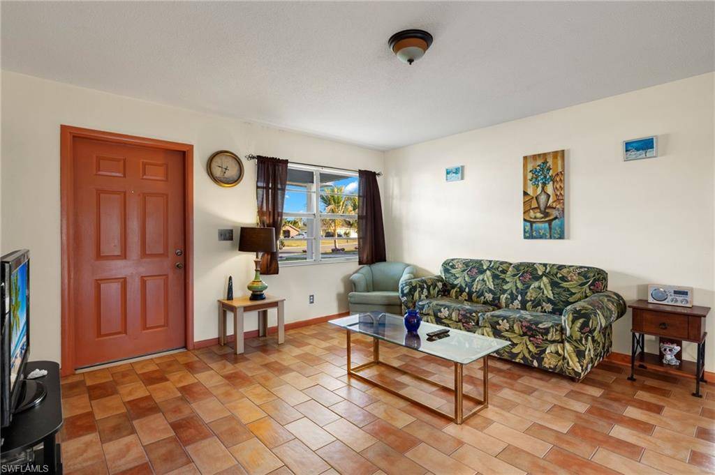 Lehigh Acres, FL 33936,121 Contee DR