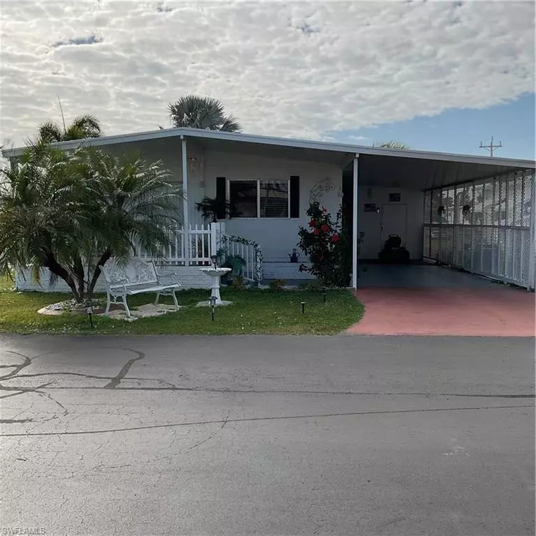 North Fort Myers, FL 33917,552 Freedom ST