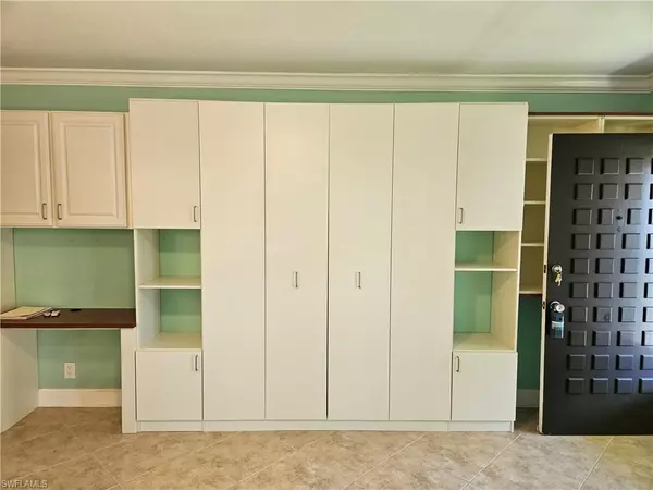 Marco Island, FL 34145,235 Seaview CT #D8