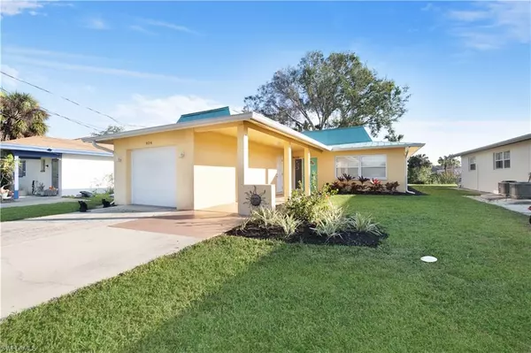 Naples, FL 34108,834 108th AVE N