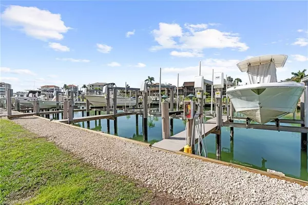 Marco Island, FL 34145,870 Collier CT #406