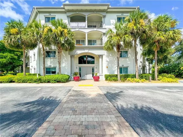 1100 Pine Ridge RD #B106, Naples, FL 34108