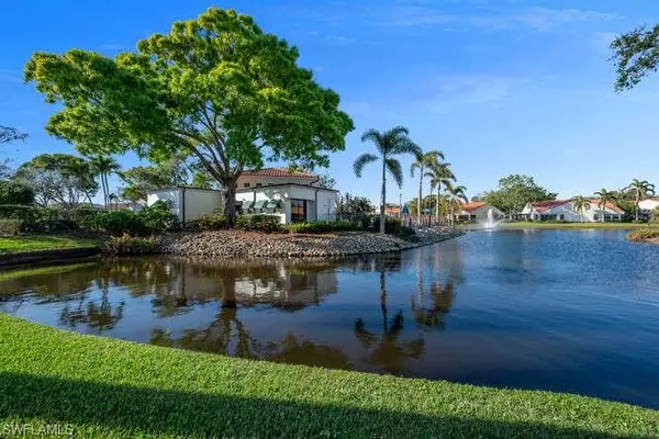 559 Beachwalk CIR #U202, Naples, FL 34108