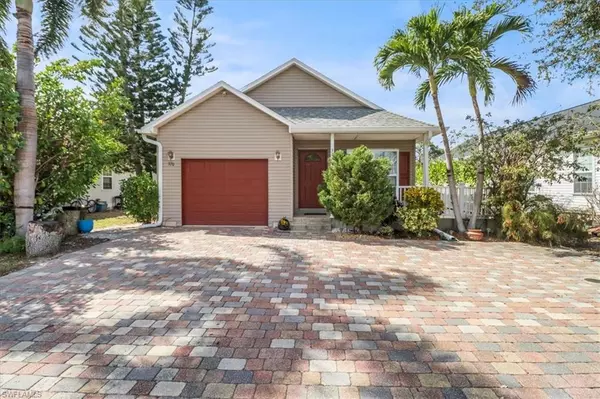 Naples, FL 34104,370 Leawood CIR