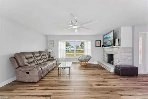 Cape Coral, FL 33990,2084 Coral Point DR