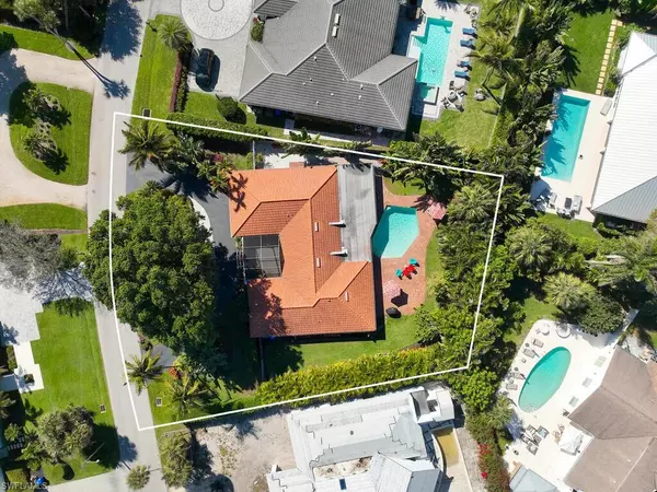 1541 Mandarin RD, Naples, FL 34102