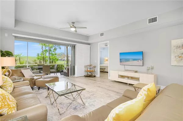 Naples, FL 34105,3099 Lancaster DR #7-701