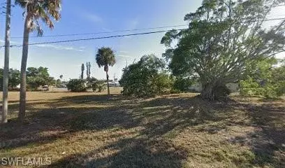 2045 Carver AVE, Fort Myers, FL 33916