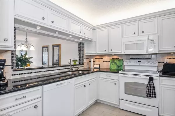 Naples, FL 34110,1250 Yesica Ann CIR #E102
