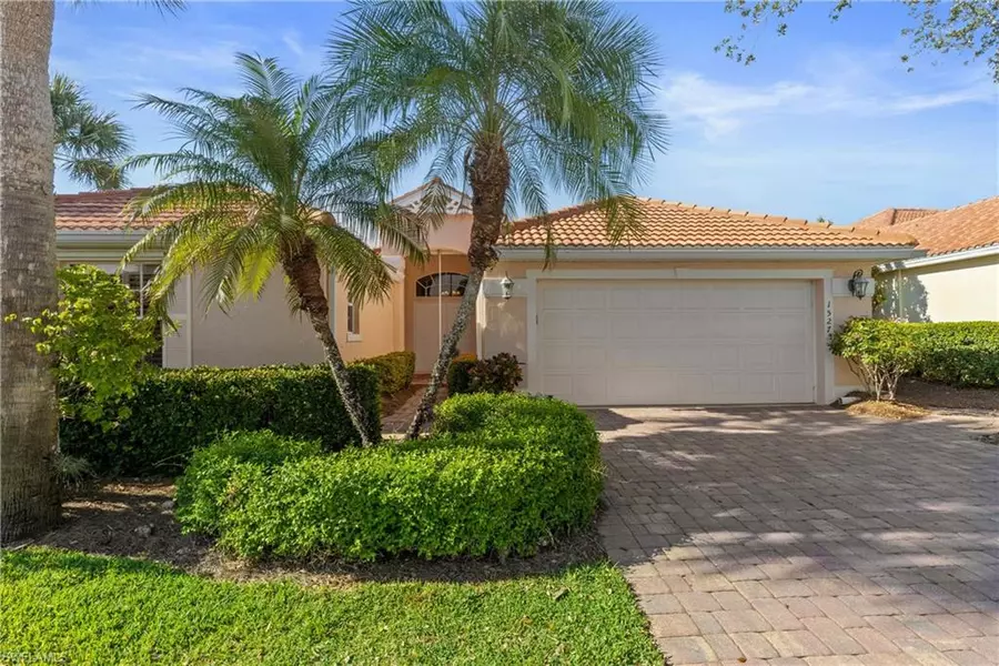 1527 Whispering Oaks CIR, Naples, FL 34110