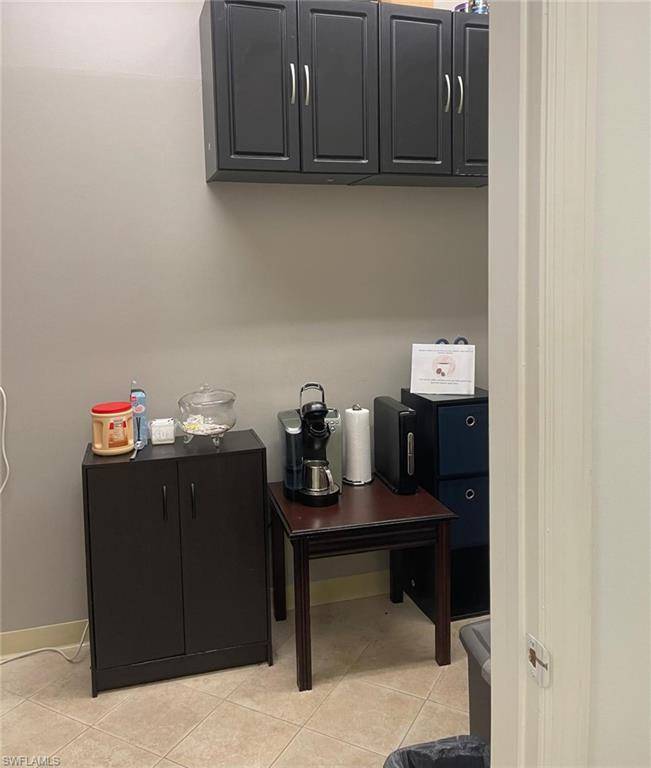 Naples, FL 34103,5187 Tamiami TRL N