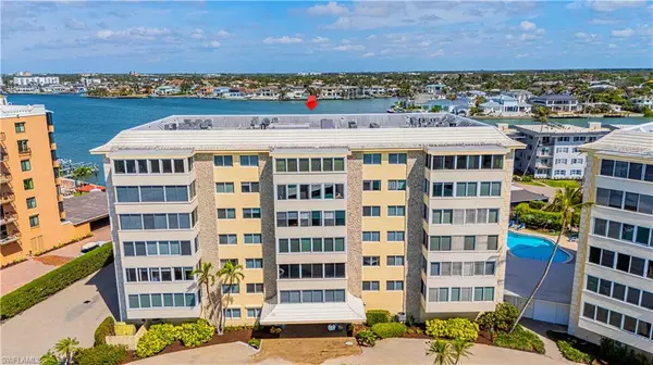 Naples, FL 34103,3420 Gulf Shore BLVD N #14