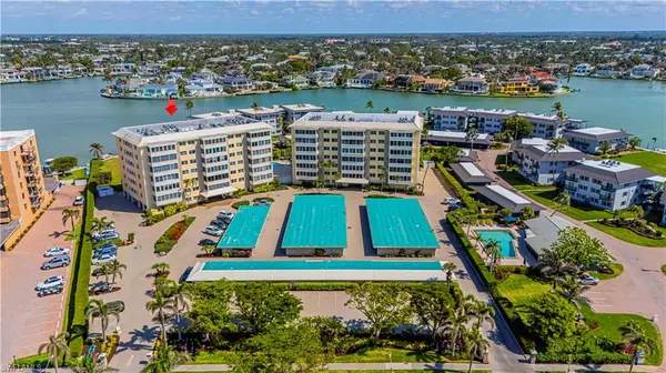 Naples, FL 34103,3420 Gulf Shore BLVD N #14