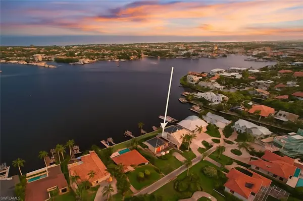 Naples, FL 34102,1535 Dolphin LN